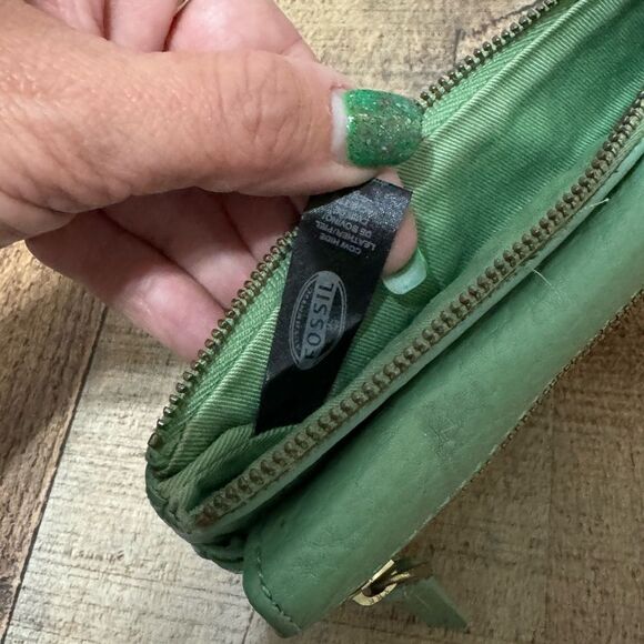 Fossil mint green leather wallet - Picture 5 of 7